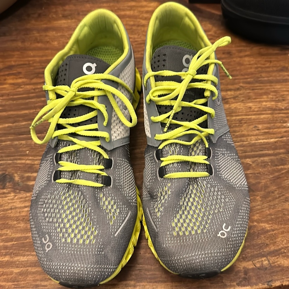 Cloud airplus running shoes